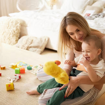 הסתגלות למטפלת (מגיל חצי שנה)